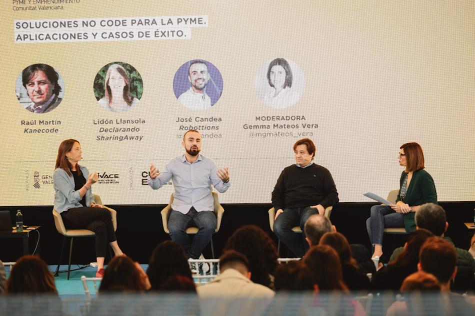 Mesa redonda con Lid�n Llansola, Jos� Candea, Ra�l Mart�n y Gemma Mateos de moderadora.[;;;][;;;]