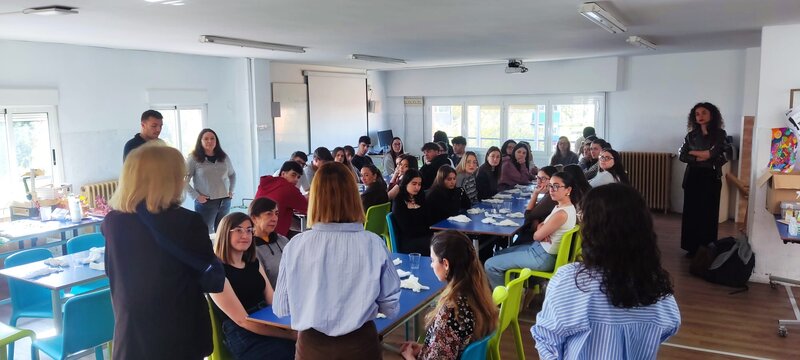 Florida Universitària se convierte en laboratorio para recuperar fotografías familiares afectadas per la DANA