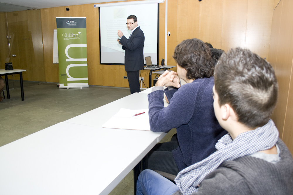 Angel Gallardo de Open MS. Presentaci�n de empresas CEEI Castell�n.